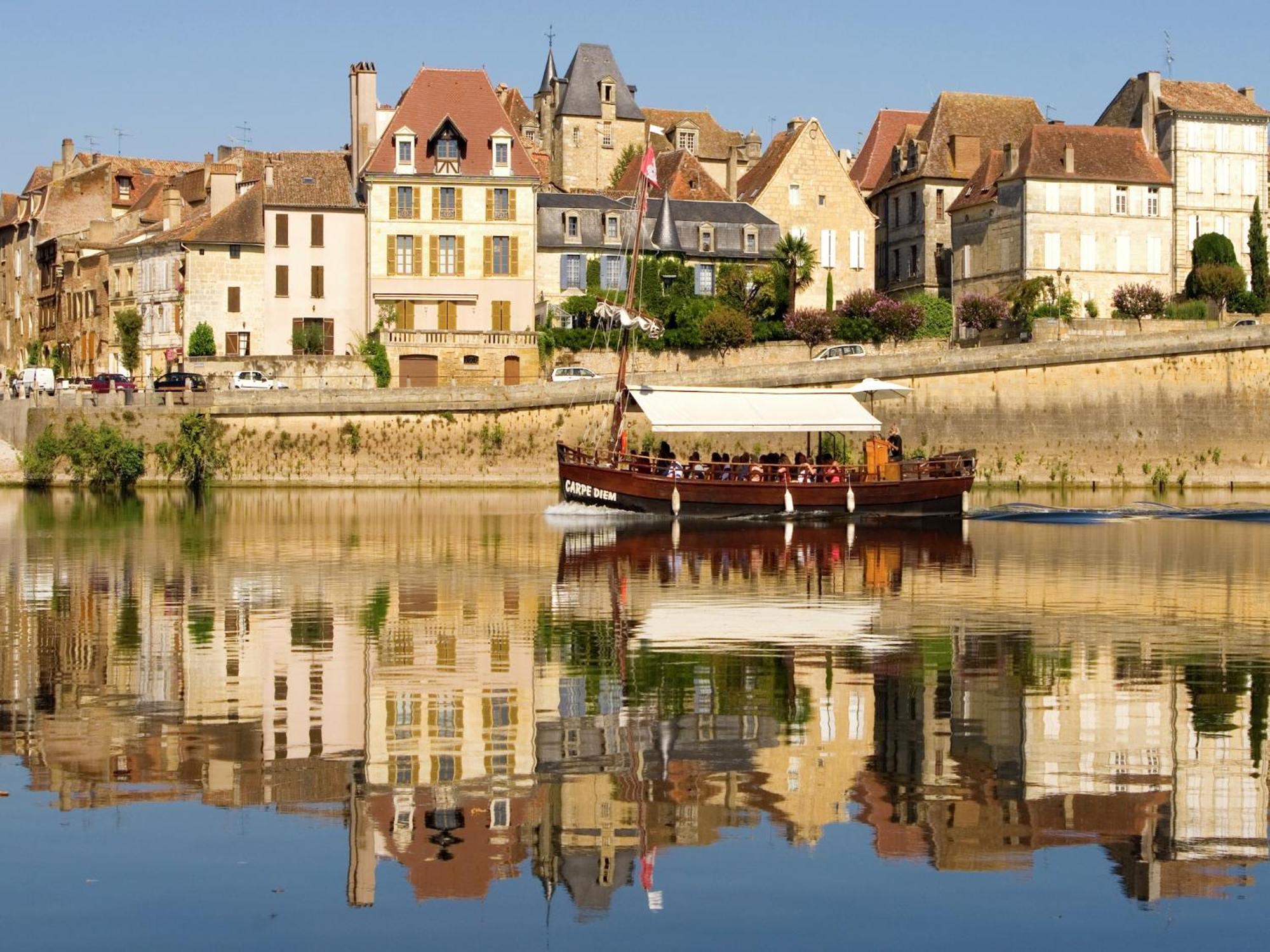 Modern Holiday Home In Aquitaine Saint-Nexans Eksteriør bilde